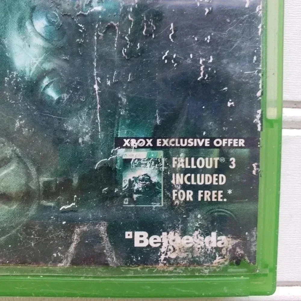 Fallout 4 (Microsoft Xbox One, 2015) VERY GOOD But Case Is Little Damaged
